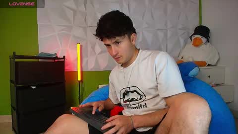 Snapshot of santyago_taylor chatting on 10.06.25 Santyago online show from 10.06.25