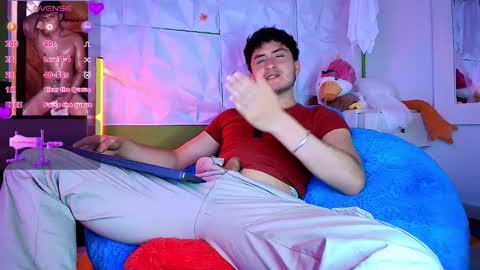 Snapshot of santyago_taylor chatting on 10.31.25 Santyago online show from 10.31.25