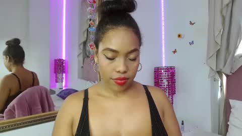 Saori Evans  online show from 09.22.25