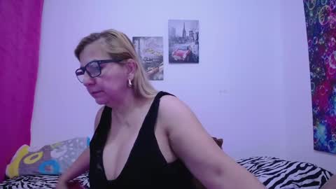 Snapshot of sara211 chatting on 12.05.24 sara online show from 12.05.24