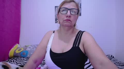 Snapshot of sara211 chatting on 12.24.24 sara online show from 12.24.24