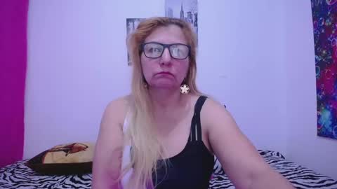 Snapshot of sara211 chatting on 12.27.24 sara online show from 12.27.24