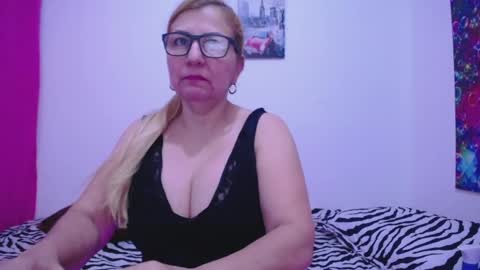 Snapshot of sara211 chatting on 12.30.24 sara online show from 12.30.24