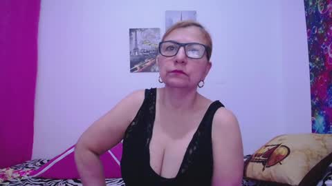 Snapshot of sara211 chatting on 12.31.24 sara online show from 12.31.24