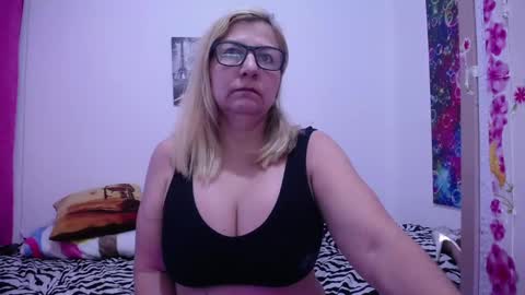 Snapshot of sara211 chatting on 01.29.25 sara online show from 01.29.25