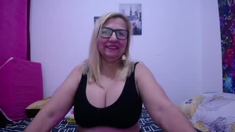 Snapshot of sara211 chatting on 02.22.25 sara online show from 02.22.25