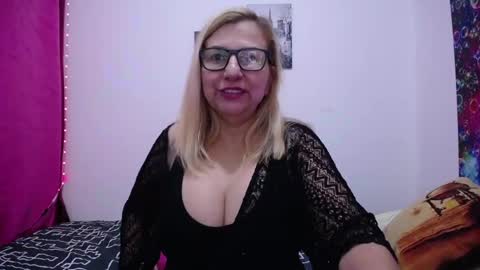 Snapshot of sara211 chatting on 02.26.25 sara online show from 02.26.25