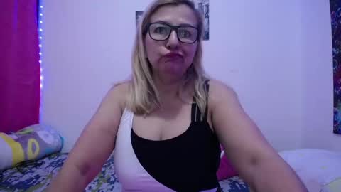 Snapshot of sara211 chatting on 03.06.25 sara online show from 03.06.25