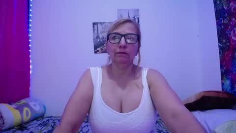 Snapshot of sara211 chatting on 03.10.25 sara online show from 03.10.25
