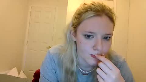 Snapshot of sara9920 chatting on 04.14.26 sara9920 online show from 04.14.26
