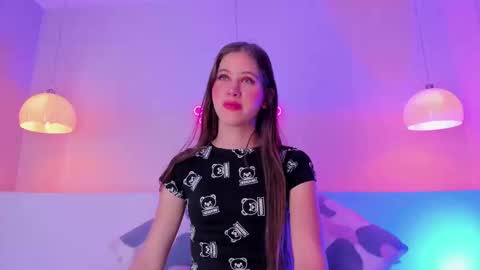 sara__jones_ online show from 12.22.24