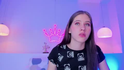 sara__jones_ online show from 12.22.24