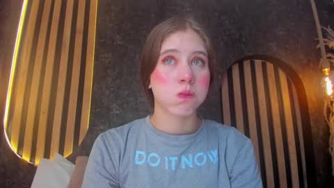 sara__jones_ online show from 12.23.24