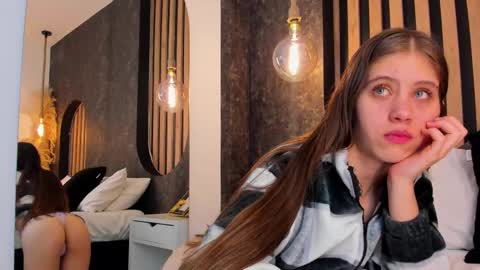 sara__jones_ online show from 12.27.24