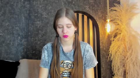 sara__jones_ online show from 01.14.25