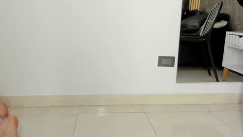 sara__jones_ online show from 01.17.25