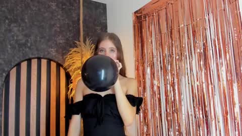 sara__jones_ online show from 01.19.25