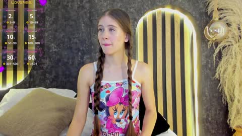 sara__jones_ online show from 02.01.25