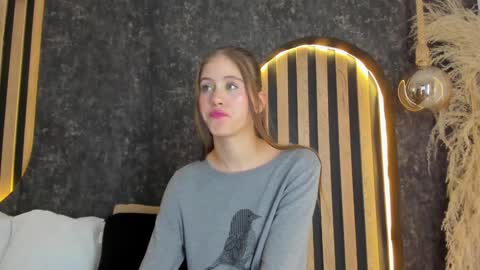 sara__jones_ online show from 02.02.25
