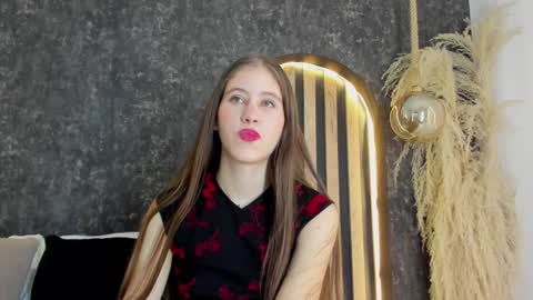 sara__jones_ online show from 02.05.25
