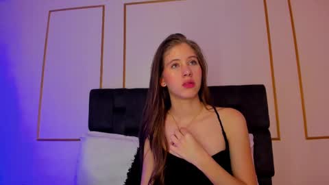 sara__jones_ online show from 02.15.25