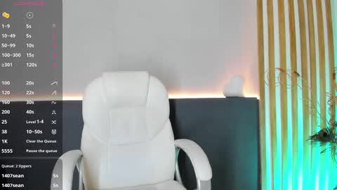 sara__jones_ online show from 02.27.25