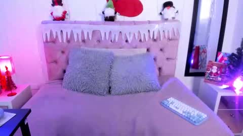 SARA ARIAS  online show from 12.11.24