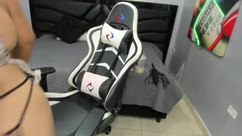 Snapshot of sara_bdsm chatting on 10.10.25 sara_bdsm online show from 10.10.25