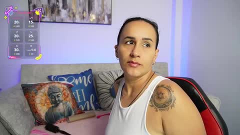 Snapshot of sara_charmy chatting on 09.19.25 online show from 09.19.25