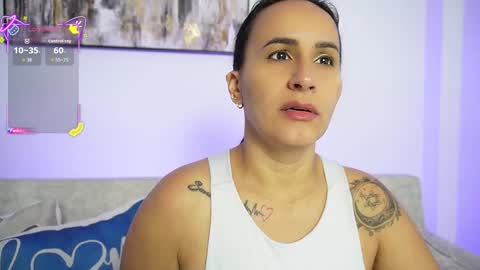 Snapshot of sara_charmy chatting on 10.01.25 online show from 10.01.25