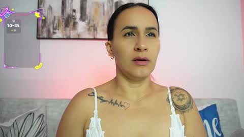 Snapshot of sara_charmy chatting on 10.09.25 online show from 10.09.25