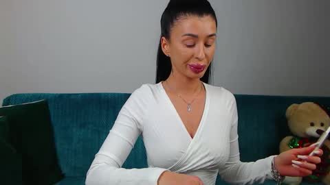 Im Sara I am happy to be here  online show from 01.08.26