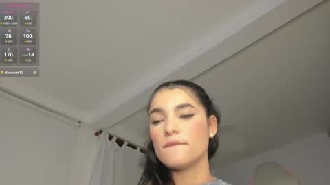 Snapshot of sara_evans01 chatting on 11.27.25 sara online show from 11.27.25