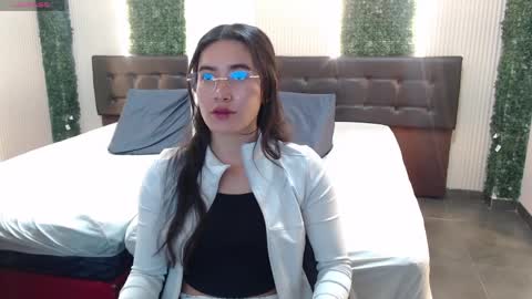 Snapshot of sara_hoffman_4 chatting on 03.31.26 Sara online show from 03.31.26