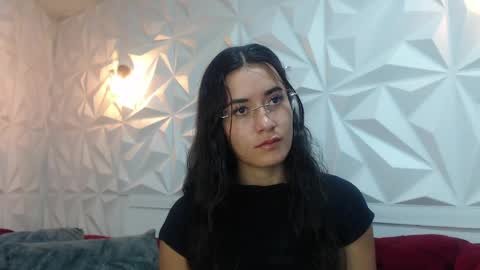 Snapshot of sara_hoffman_4 chatting on 05.20.26 Sara online show from 05.20.26