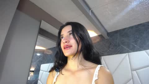 Snapshot of sara_hoffman_4 chatting on 05.29.26 Sara online show from 05.29.26