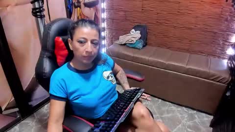 Snapshot of sara_hot_2 chatting on 01.18.25 no limits sarah online show from 01.18.25