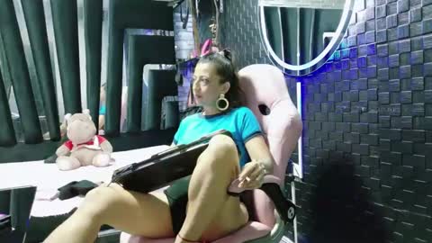 Snapshot of sara_hot_2 chatting on 01.31.25 no limits sarah online show from 01.31.25