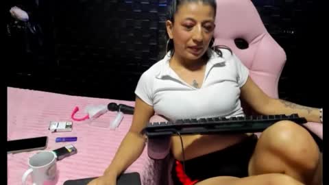 Snapshot of sara_hot_2 chatting on 02.14.25 no limits sarah online show from 02.14.25