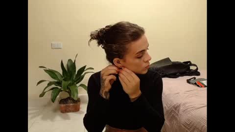 sara_johnson__ online show from 02.28.25