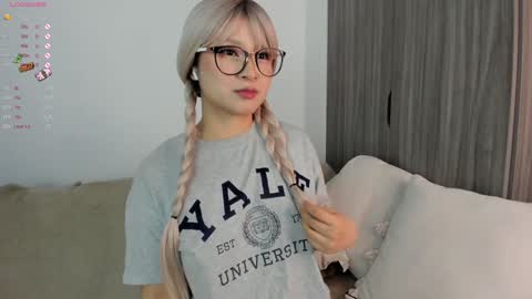 Sara  new account  give me thomb up  Follow me   help me reach 15k followers again   online show from 01.15.25