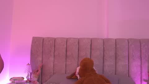 sara_lopee1 online show from 12.17.25