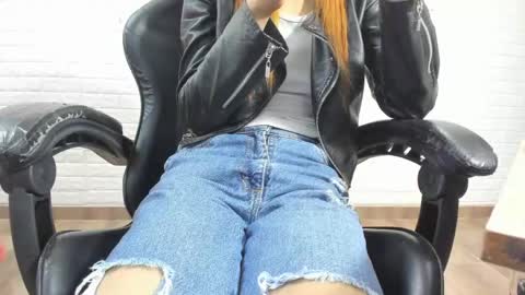 Sara Love online show from 04.14.26