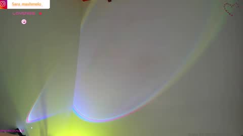 Snapshot of sara_mashmelo chatting on 01.10.25 Angie online show from 01.10.25