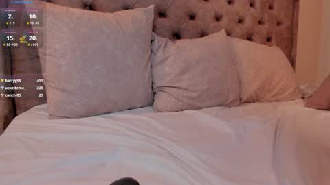 Snapshot of sara_montes chatting on 12.17.24 Sara Montes  online show from 12.17.24