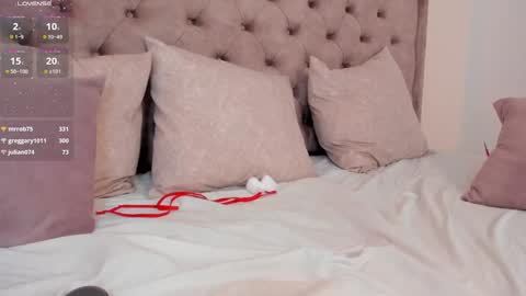 Snapshot of sara_montes chatting on 12.23.24 Sara Montes  online show from 12.23.24