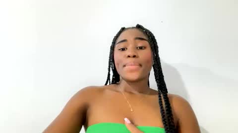 Snapshot of sara_muscle chatting on 05.26.26 Sara online show from 05.26.26
