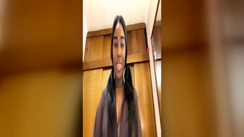 Snapshot of sara_muscle chatting on 06.14.26 Sara online show from 06.14.26