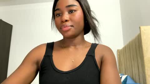Snapshot of sara_muscle chatting on 08.10.26 Sara online show from 08.10.26