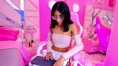 sara_naomi online show from 09.11.25